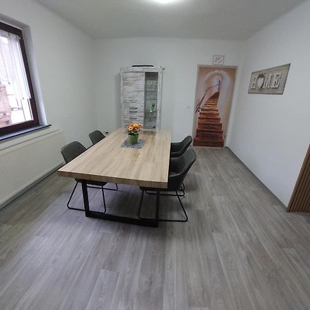 Ganze Ferienwohnung 5 Km Von Erfurt, Mit Kaffeevollautomat, Tv, Wlan, Boxspringbett, Schlafsofa Und Einkaufsmoeglichkeiten, Sehr Gute Anbindung Zur A71 Und A4, Kostenloser Oeff Parkplatz Fuer Pkw Und Transporter Elxleben Esterno foto