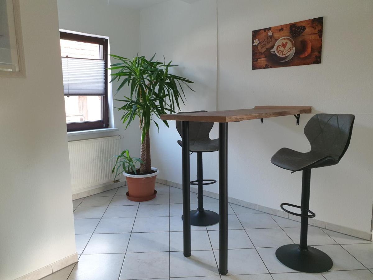Ganze Ferienwohnung 5 Km Von Erfurt, Mit Kaffeevollautomat, Tv, Wlan, Boxspringbett, Schlafsofa Und Einkaufsmoeglichkeiten, Sehr Gute Anbindung Zur A71 Und A4, Kostenloser Oeff Parkplatz Fuer Pkw Und Transporter Elxleben Esterno foto