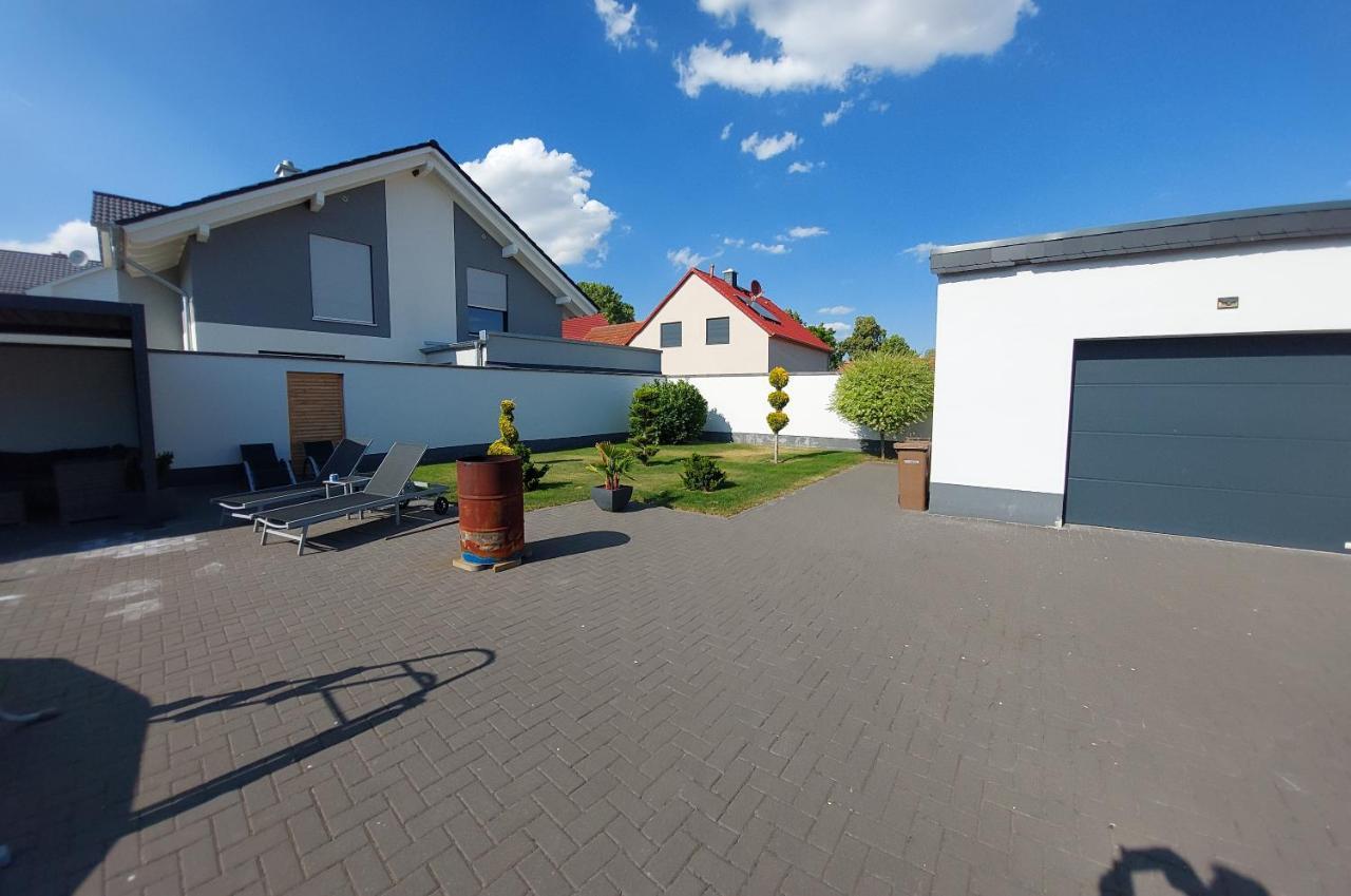 Ganze Ferienwohnung 5 Km Von Erfurt, Mit Kaffeevollautomat, Tv, Wlan, Boxspringbett, Schlafsofa Und Einkaufsmoeglichkeiten, Sehr Gute Anbindung Zur A71 Und A4, Kostenloser Oeff Parkplatz Fuer Pkw Und Transporter Elxleben Esterno foto