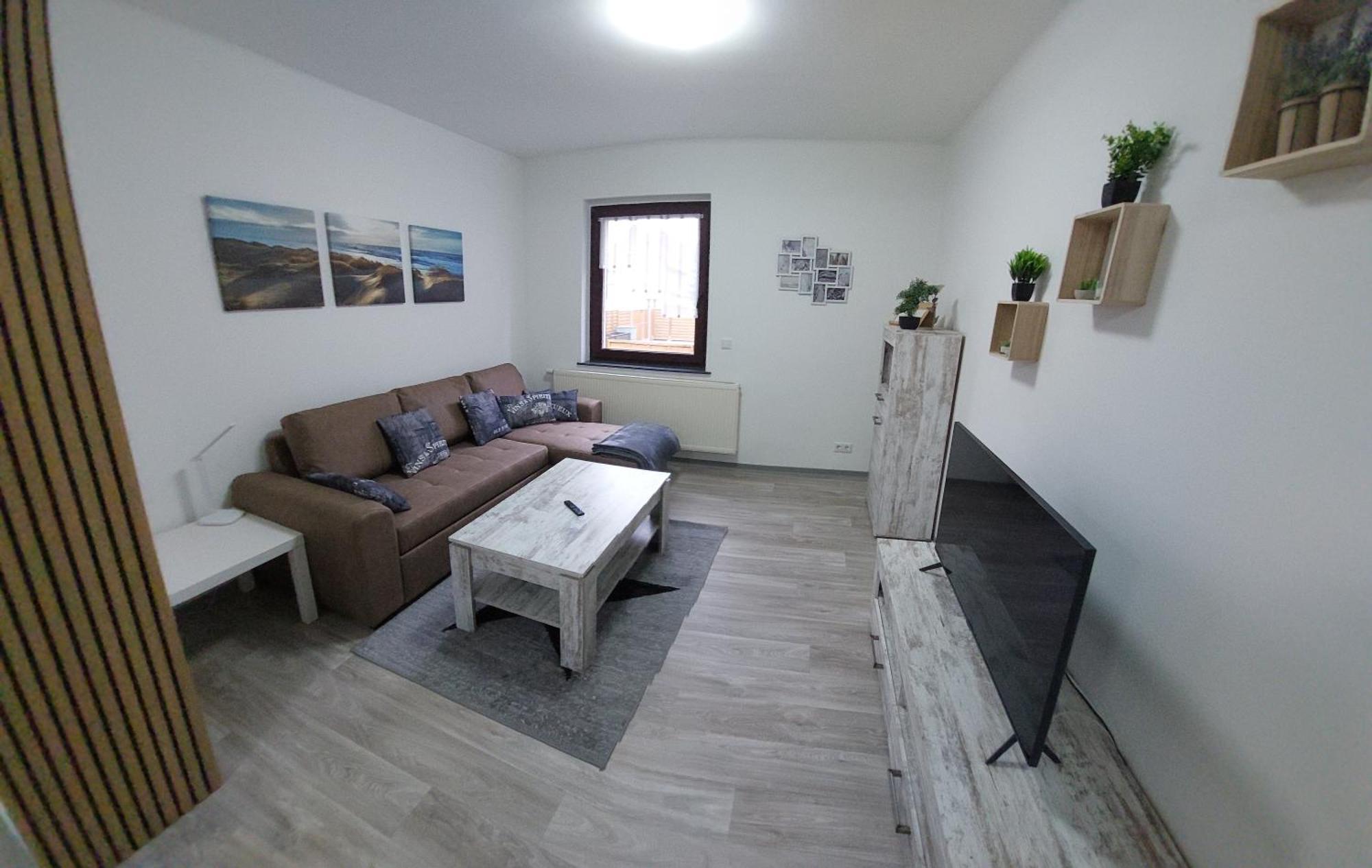 Ganze Ferienwohnung 5 Km Von Erfurt, Mit Kaffeevollautomat, Tv, Wlan, Boxspringbett, Schlafsofa Und Einkaufsmoeglichkeiten, Sehr Gute Anbindung Zur A71 Und A4, Kostenloser Oeff Parkplatz Fuer Pkw Und Transporter Elxleben Esterno foto