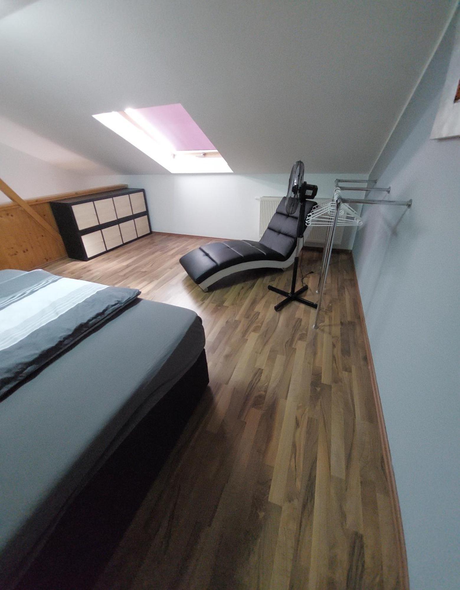 Ganze Ferienwohnung 5 Km Von Erfurt, Mit Kaffeevollautomat, Tv, Wlan, Boxspringbett, Schlafsofa Und Einkaufsmoeglichkeiten, Sehr Gute Anbindung Zur A71 Und A4, Kostenloser Oeff Parkplatz Fuer Pkw Und Transporter Elxleben Esterno foto