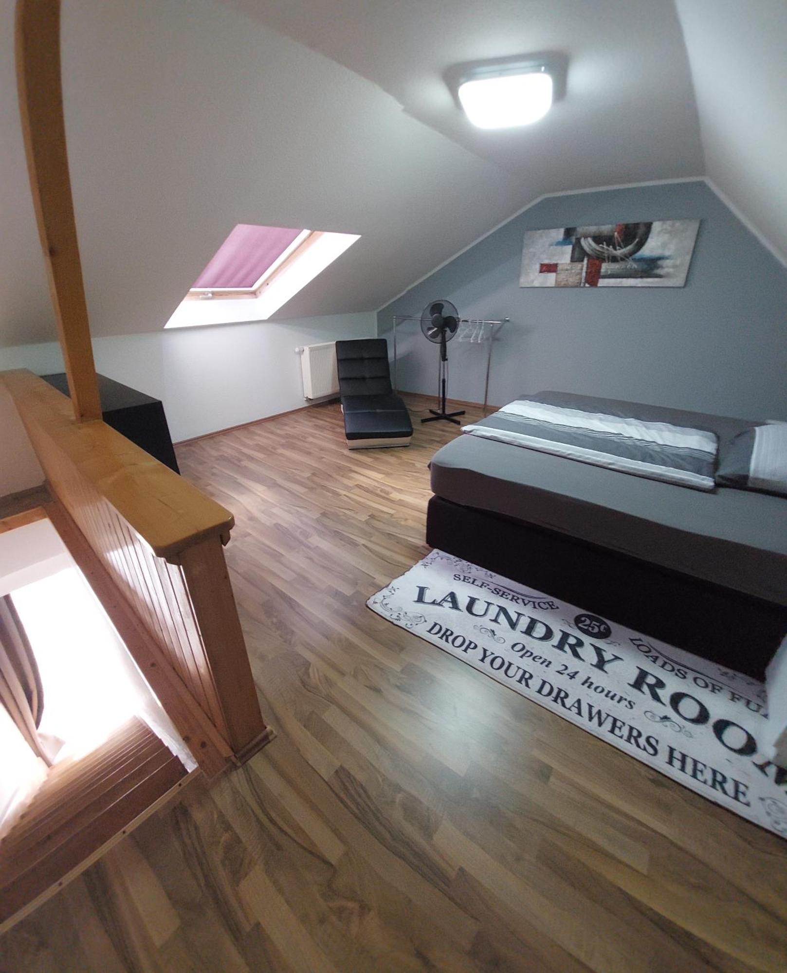 Ganze Ferienwohnung 5 Km Von Erfurt, Mit Kaffeevollautomat, Tv, Wlan, Boxspringbett, Schlafsofa Und Einkaufsmoeglichkeiten, Sehr Gute Anbindung Zur A71 Und A4, Kostenloser Oeff Parkplatz Fuer Pkw Und Transporter Elxleben Esterno foto