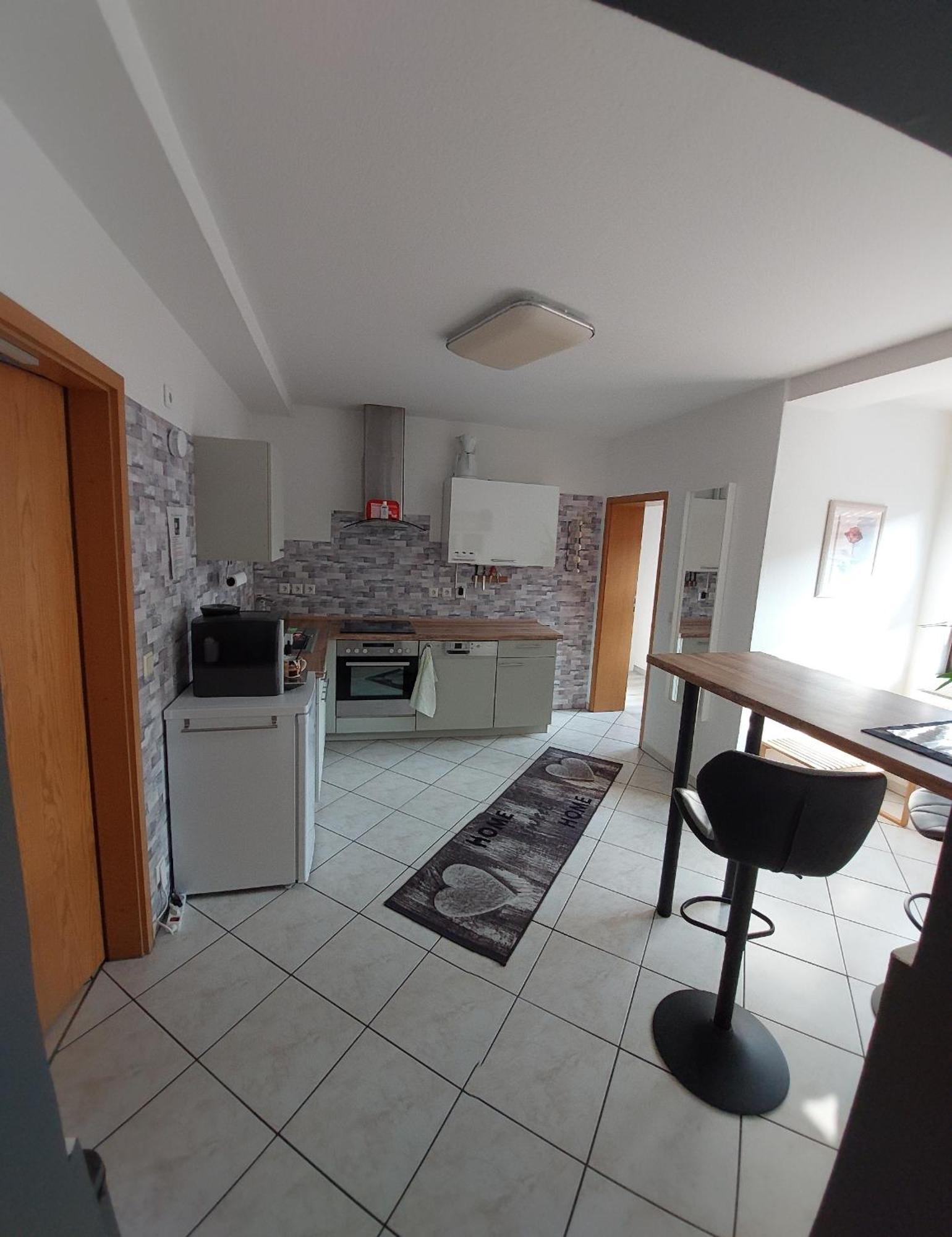 Ganze Ferienwohnung 5 Km Von Erfurt, Mit Kaffeevollautomat, Tv, Wlan, Boxspringbett, Schlafsofa Und Einkaufsmoeglichkeiten, Sehr Gute Anbindung Zur A71 Und A4, Kostenloser Oeff Parkplatz Fuer Pkw Und Transporter Elxleben Esterno foto
