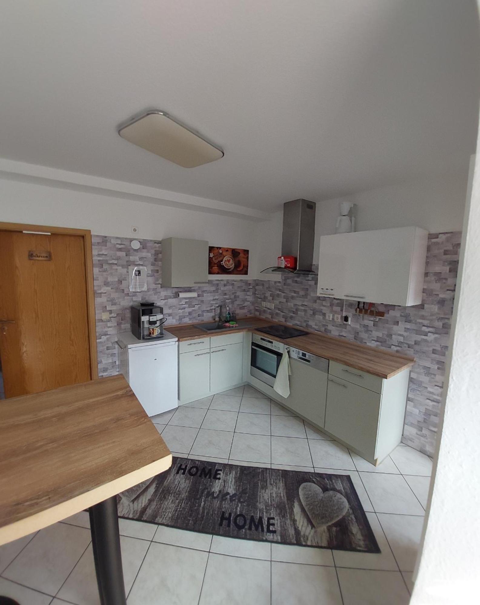 Ganze Ferienwohnung 5 Km Von Erfurt, Mit Kaffeevollautomat, Tv, Wlan, Boxspringbett, Schlafsofa Und Einkaufsmoeglichkeiten, Sehr Gute Anbindung Zur A71 Und A4, Kostenloser Oeff Parkplatz Fuer Pkw Und Transporter Elxleben Esterno foto