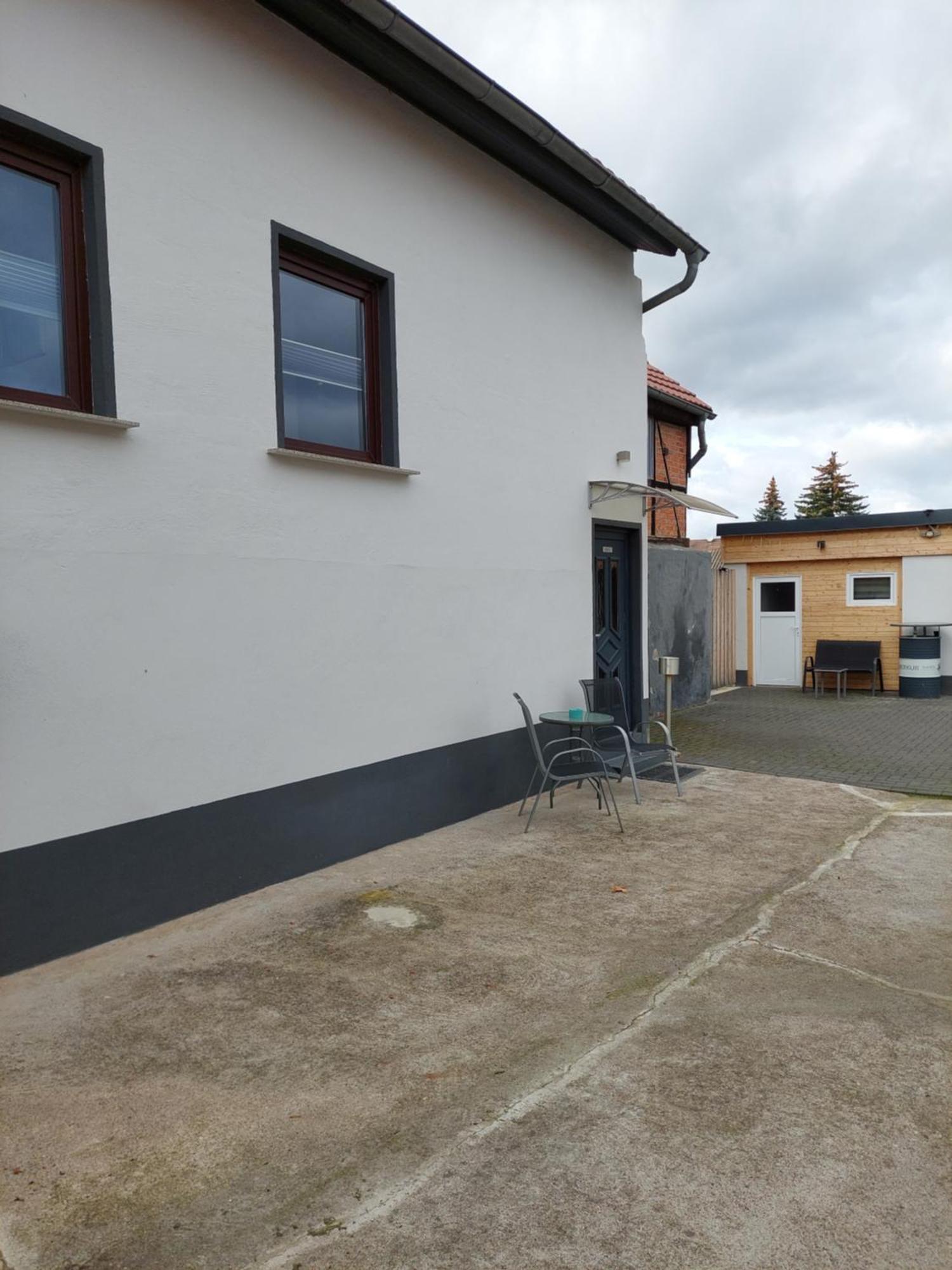 Ganze Ferienwohnung 5 Km Von Erfurt, Mit Kaffeevollautomat, Tv, Wlan, Boxspringbett, Schlafsofa Und Einkaufsmoeglichkeiten, Sehr Gute Anbindung Zur A71 Und A4, Kostenloser Oeff Parkplatz Fuer Pkw Und Transporter Elxleben Esterno foto