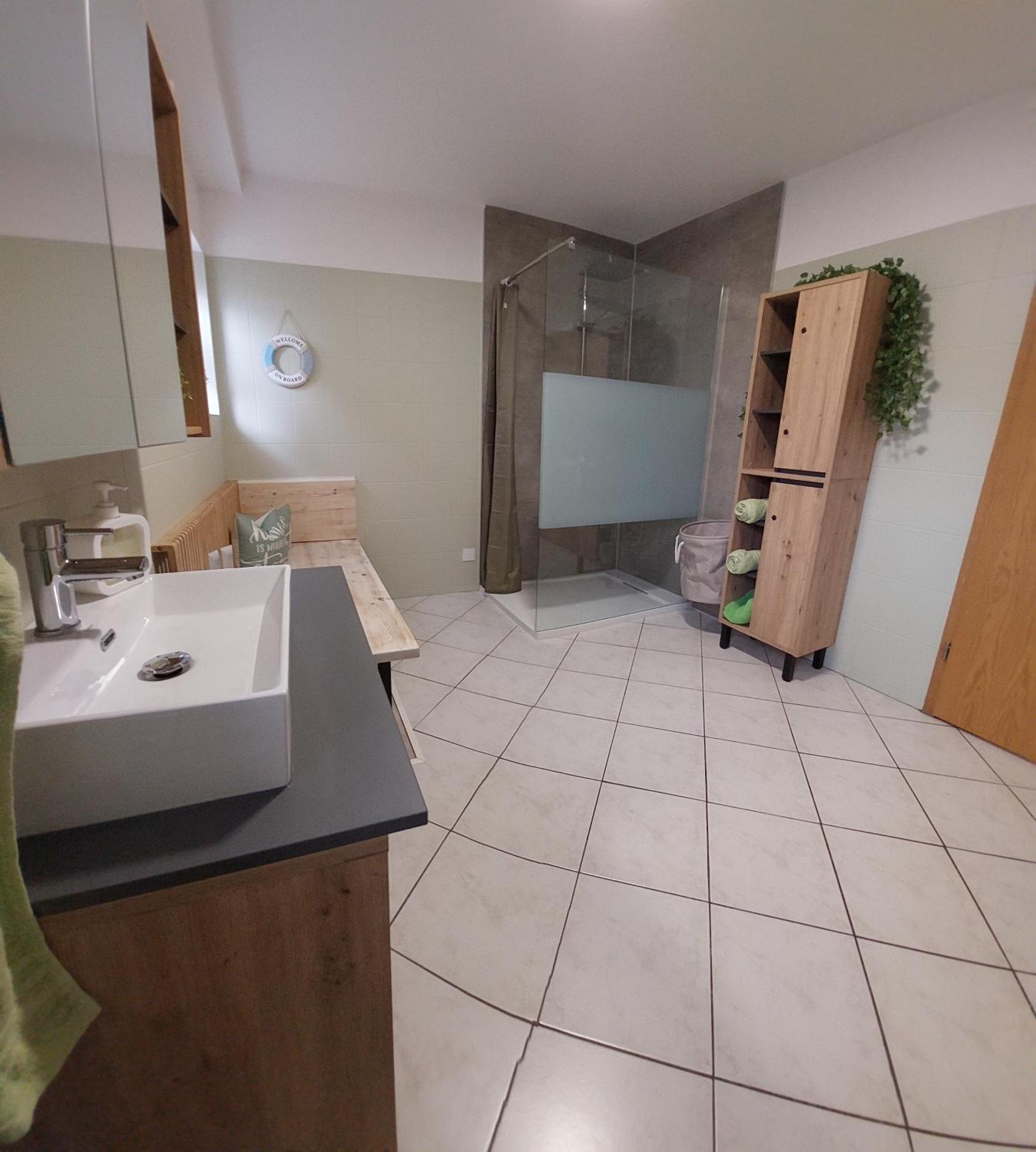 Ganze Ferienwohnung 5 Km Von Erfurt, Mit Kaffeevollautomat, Tv, Wlan, Boxspringbett, Schlafsofa Und Einkaufsmoeglichkeiten, Sehr Gute Anbindung Zur A71 Und A4, Kostenloser Oeff Parkplatz Fuer Pkw Und Transporter Elxleben Esterno foto